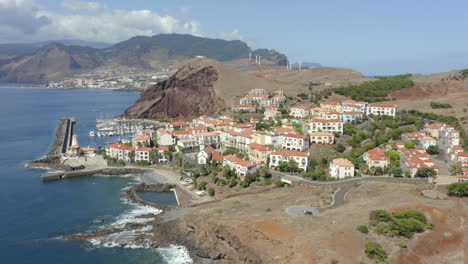 marina da quinta grande, pequeño pueblo costero en canical, isla de madeira, portugal