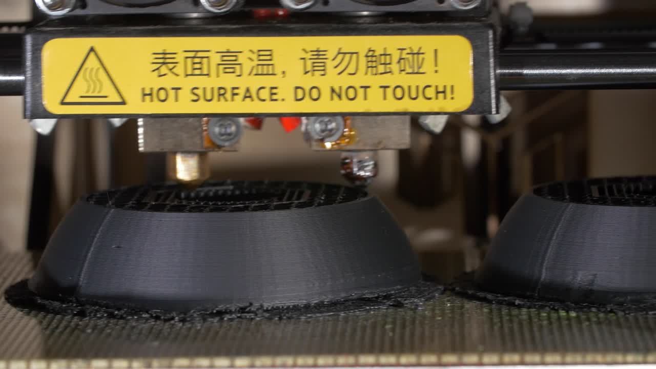 검은 물체의 3d 프린팅 프로세스