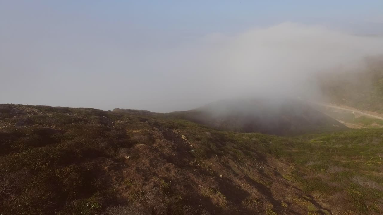 코르도아마의 바다 안개와 포르투갈 알가르베의 카스텔레호 해변