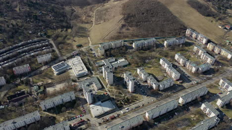 volando sobre el área del pueblo área de la ciudad