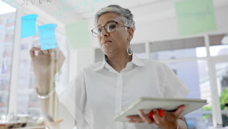 Mujer-De-Negocios,-Lluvia-De-Ideas