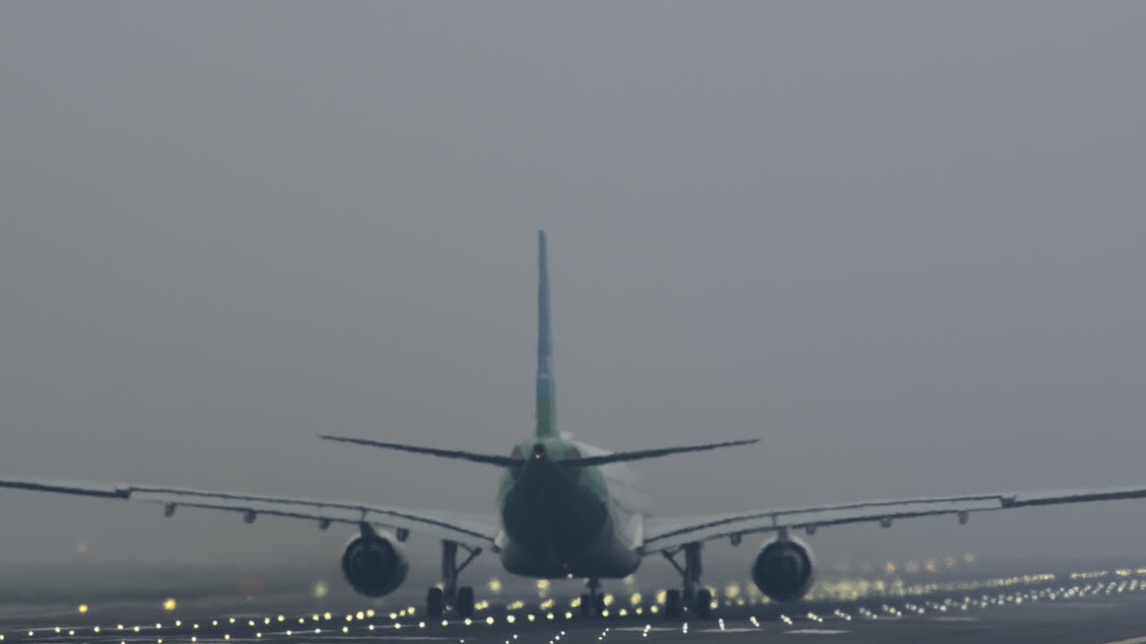 aterrizaje del avión en condiciones de niebla