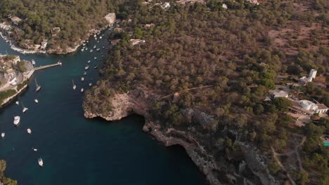 España-Mallorca-Cala-Figuera-Vista-Desde-Arriba-Con-Un-Dron-A-4k-24-Fps-Usando-Filtros-Nd-Y-En-Diferentes-Momentos-Del-Día-Usando-Dji-Mavic-Air