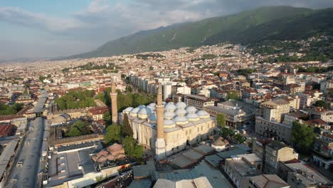 mezquita de bursa ulu en la ciudad