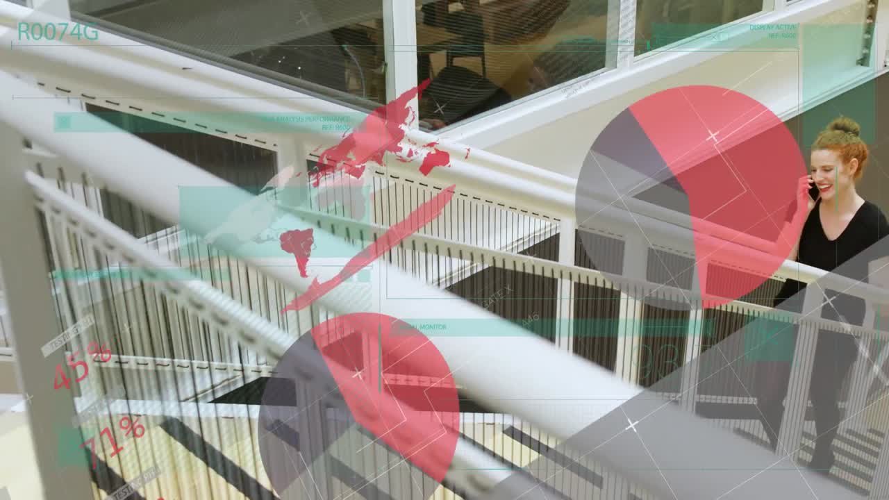 animación de procesamiento de datos sobre mujer caucásica hablando en teléfono inteligente mientras sube escaleras.