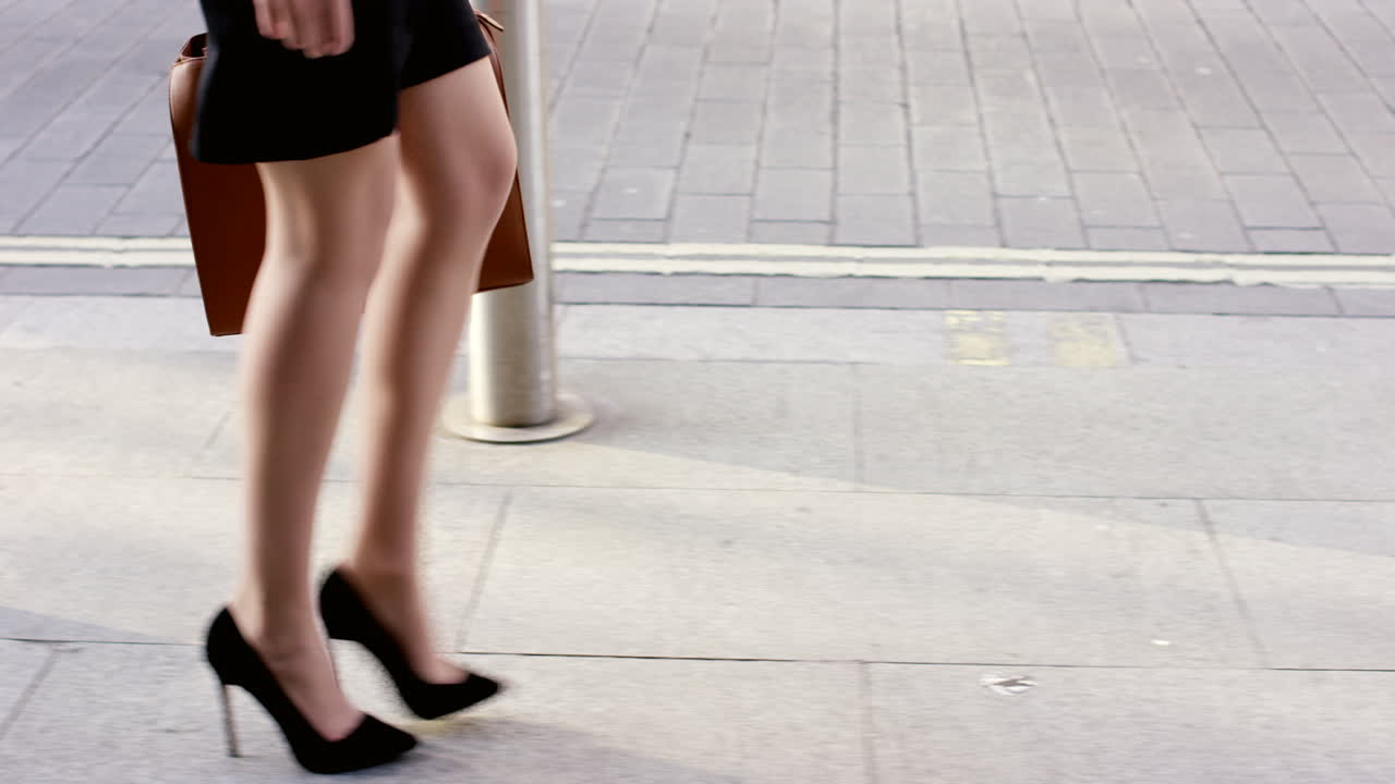 es una mujer de negocios decidida.