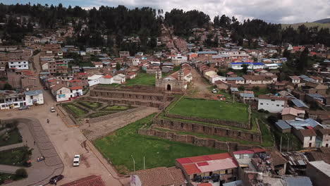 ciudad cerca de iglesia en ayacucho peru