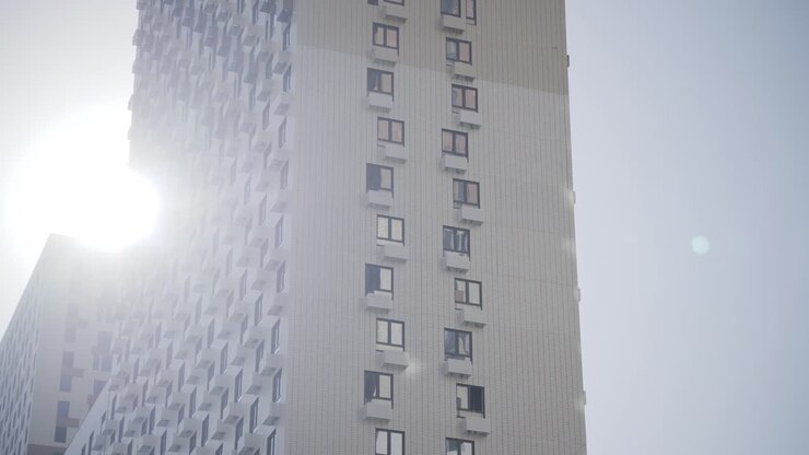 Grattacielo moderno in costruzione