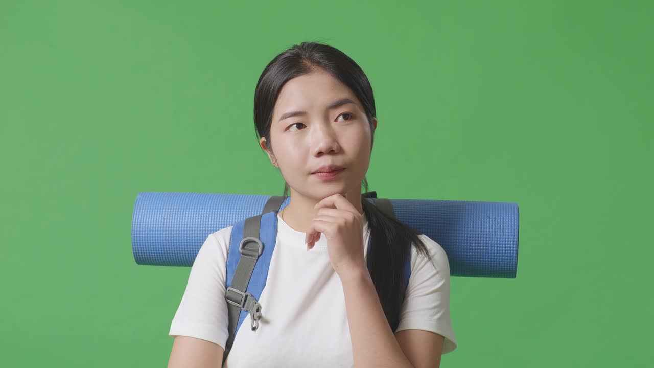 배을 들고 있는 여자, 흥분하고, 가리키고