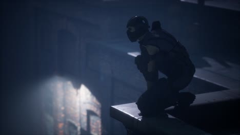 mujer al estilo de cyberpunk en el techo