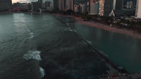 Aerial-drone-footage-of-Honolulu,-Hawaii