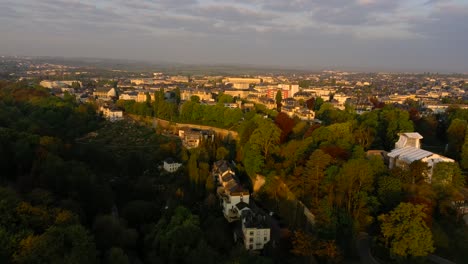 Adolphe-Bridge-Luxemburgo-Ciudad-Drone-Material-De-Archivo