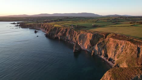 Costa-De-Waterford,-Hora-Dorada-En-Las-Minas-De-Cobre-De-Tankardstown