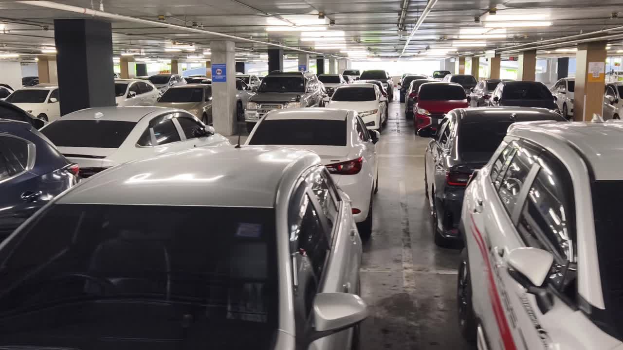 garaje de aparcamiento completo