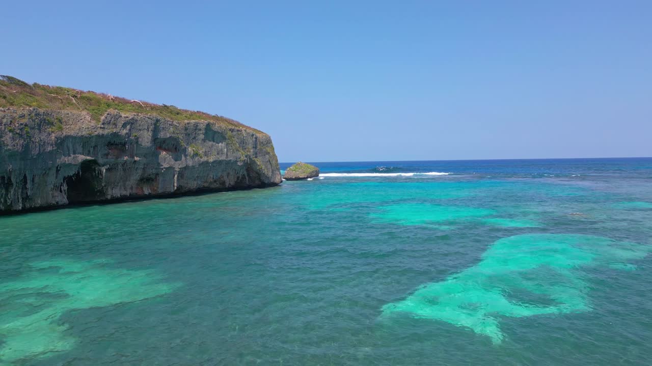 도미니카 공화국 사마나 의 라스 갈레라스 에 있는 외 ⁇  의 플라야 마다마 의 푸르키즈색 바다 물 의 공중 사진