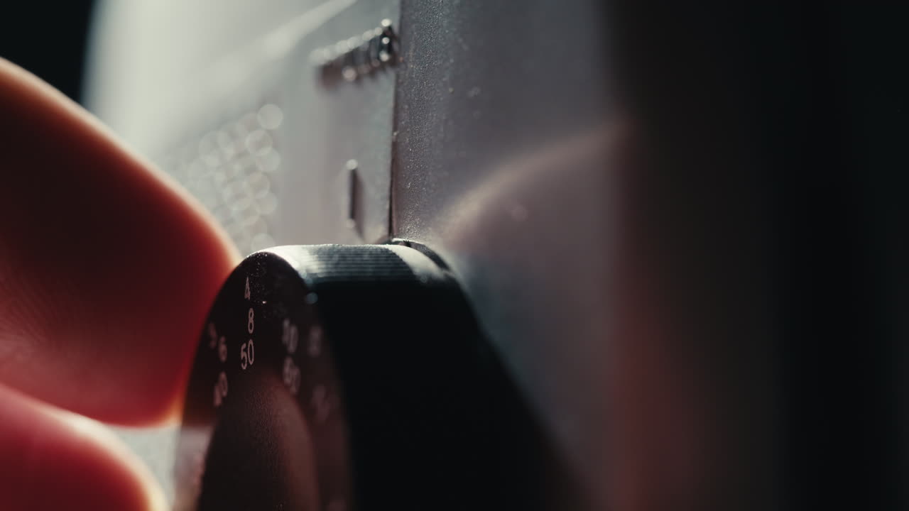 레트로 tv, 노스탈기적인 설정으로 빈티지 tv, 레트로 tv는 화면에 곡물을 표시합니다, 무서운 할로윈 밤 장치, 크로마 키 및 그린 스크린에 좋습니다.