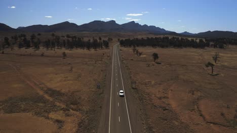 Luftaufnahme-Per-Drohne-über-Das-Weite-Land-Der-Flinders-Ranges,-Südaustralien