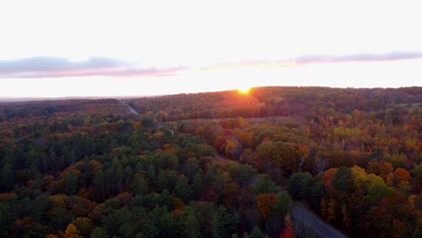 Foto-Fija-De-Una-Puesta-De-Sol-Durante-El-Otoño-En-Winthrop-Maine