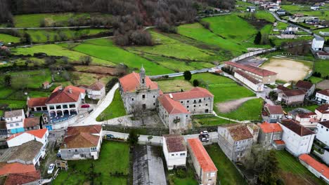 Luftrückzug-Errichtet-Im-Winter-Das-Kloster-Santa-Maria-De-Xunqueira-In-Ourense