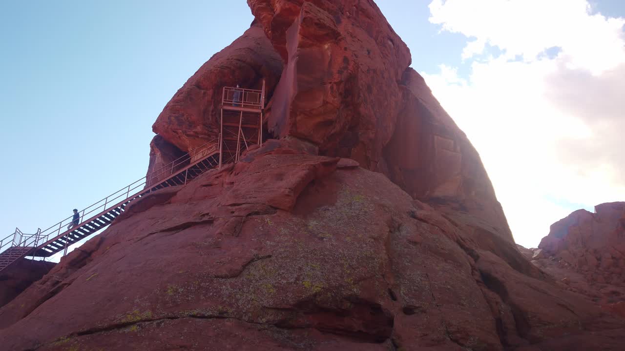 불의 계곡, 네바다에서 atlatl 바위의 총 아래로 짐벌 호황을 누리고