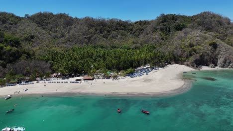 Isla-Tortuga-Isla-Tropical-Costa-Rica-Centroamérica-Palmeras-Océano-Y-Playa