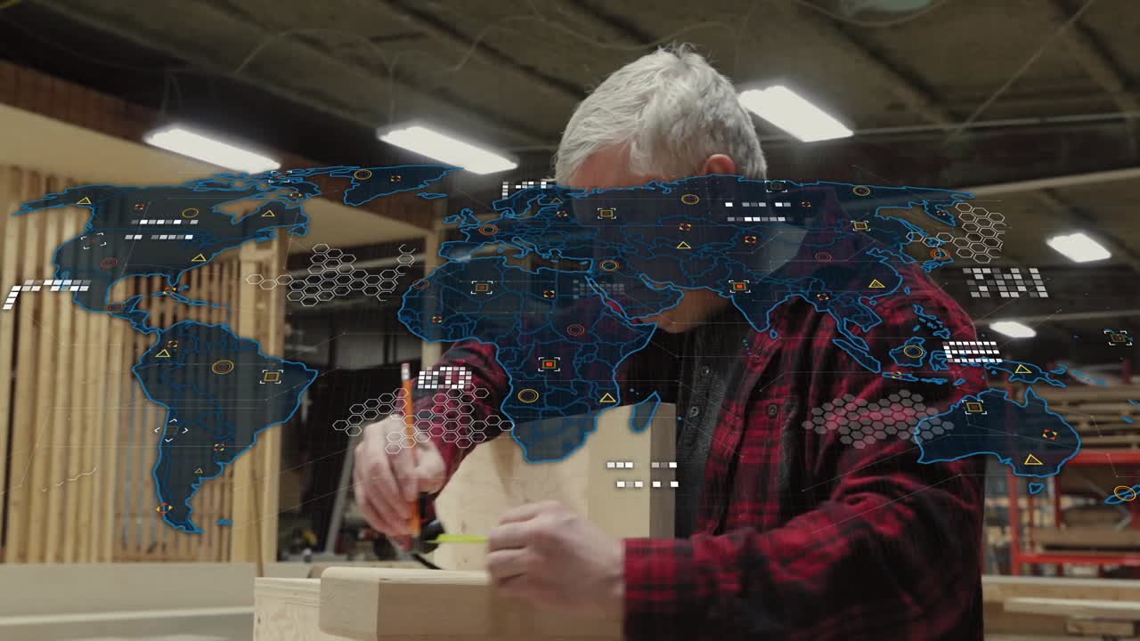 Artesão desenhando linhas em uma tábua na bancada, iniciando um mapa holográfico, usando fita e refinando as marcações.
