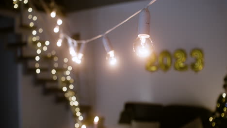 celebración de la víspera de año nuevo en la sala de estar.