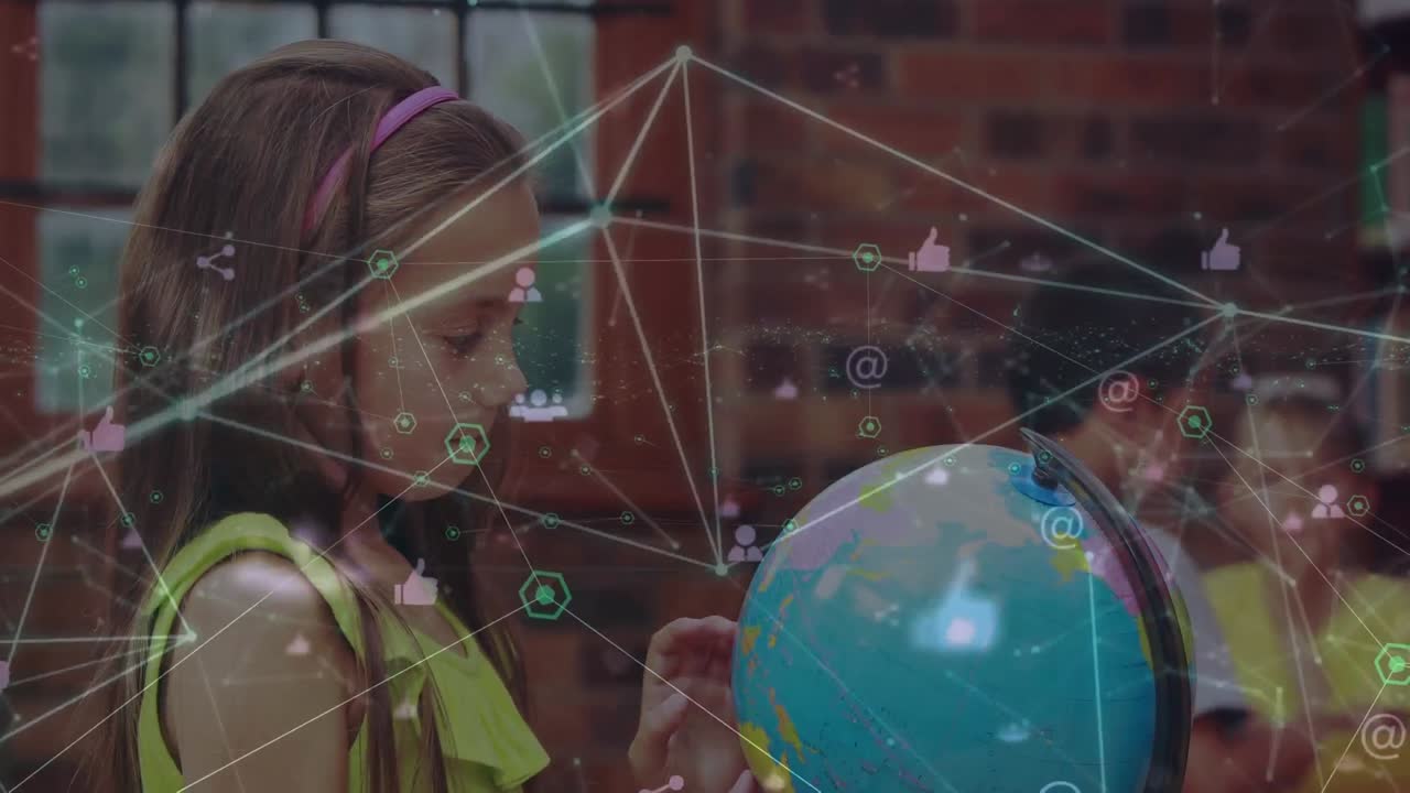 animación de la red de conexiones con iconos sobre una niña caucásica feliz con globo en la escuela