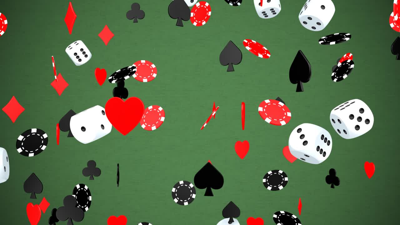 Fiches da casinò, dadi e semi delle carte che cadono. Concetto di gioco d'azzardo, fortuna e rischio. Animazione di sfondo in movimento 4K con loop continuo