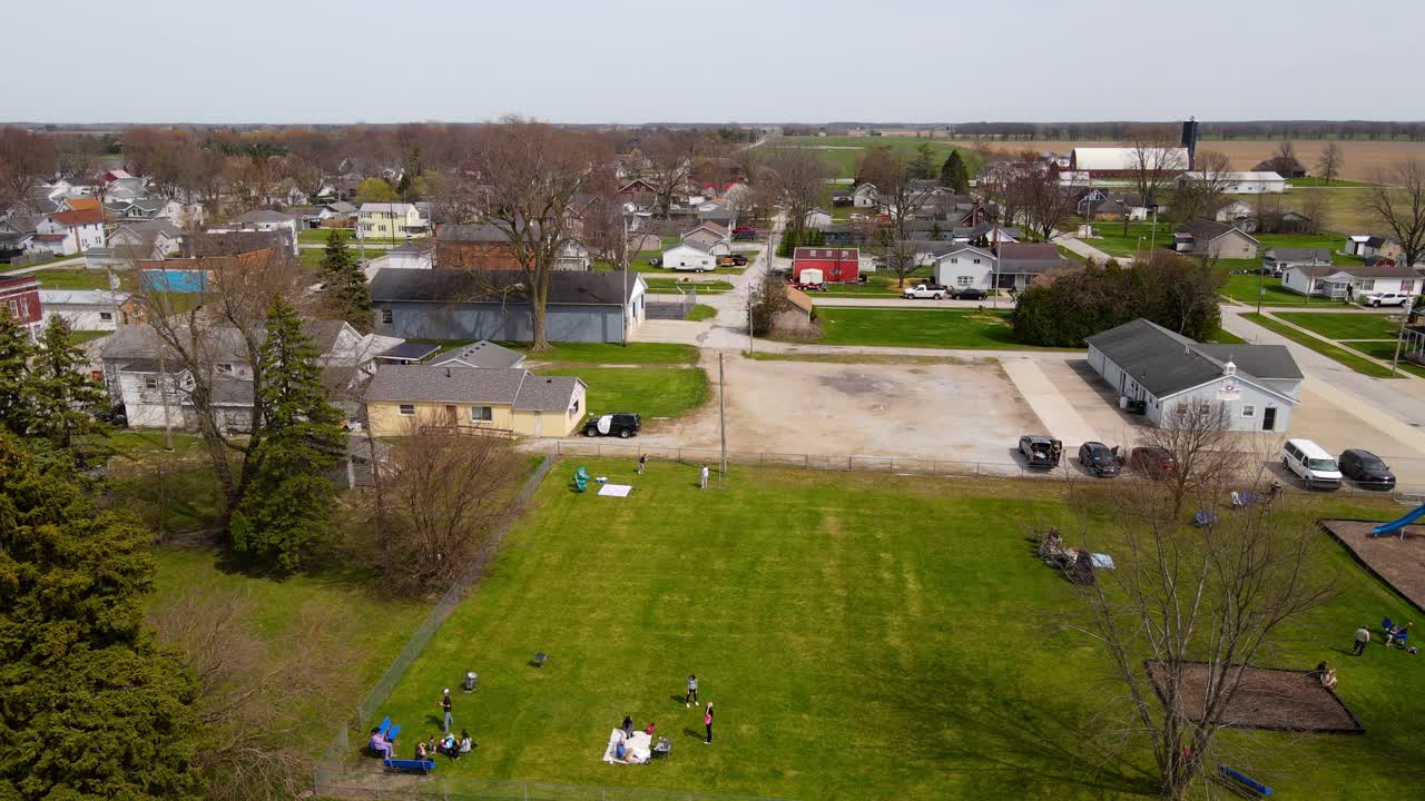 pequeña ciudad rural de cygnet, ohio, estados unidos, vista aérea