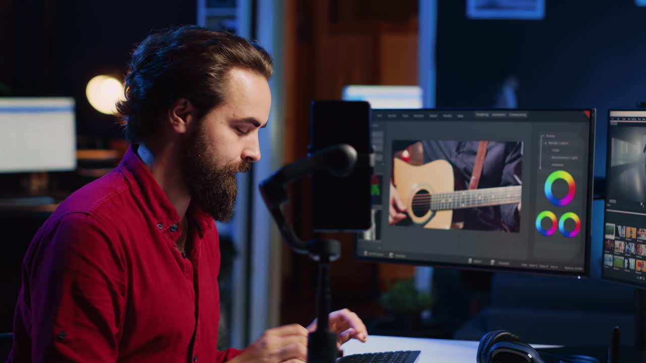 동영상 촬영 담당자: 동영상 편집 소프트웨어를 사용하여 영상을 조립하는 방법에 대한 전화로 온라인 튜토리얼