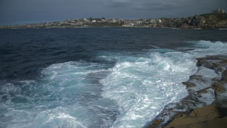 Weiße-Wellen---Gordon&#39;s-Bay,-Australien---Leer---Corona-Pandemie