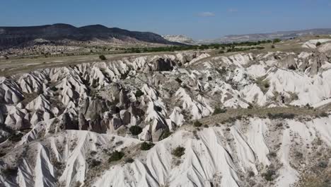 Drone-flight-to-see-the-wonderful-landscapes-of-the-meskendir-valley-in-cappadocia,-Turkey