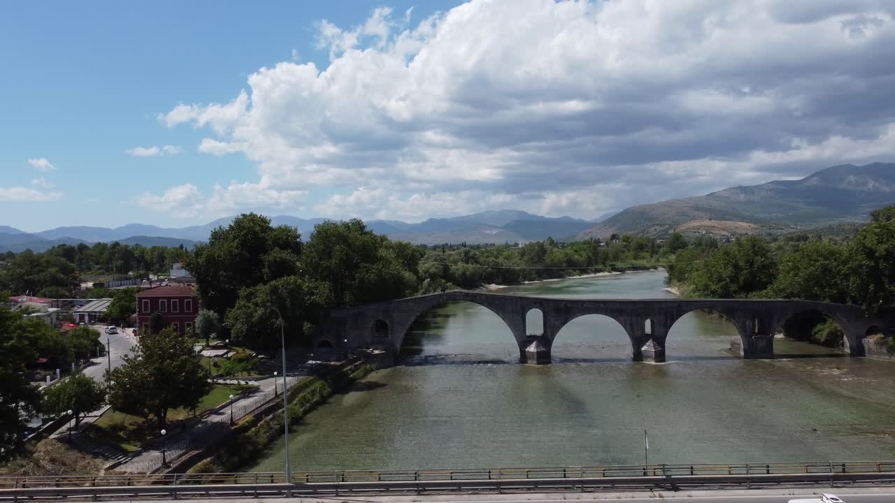 el puente monumental de arta en grecia