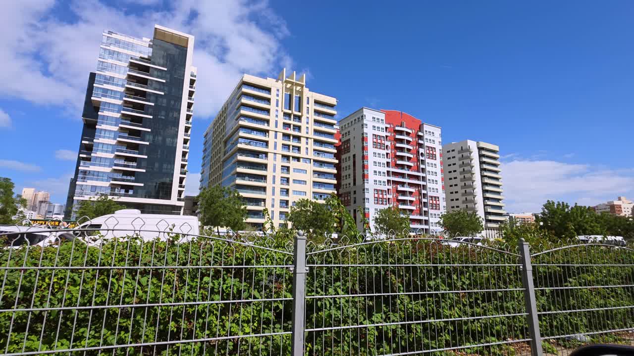 Edifícios modernos no distrito de Al Nahda, Dubai, Emirados Árabes Unidos
