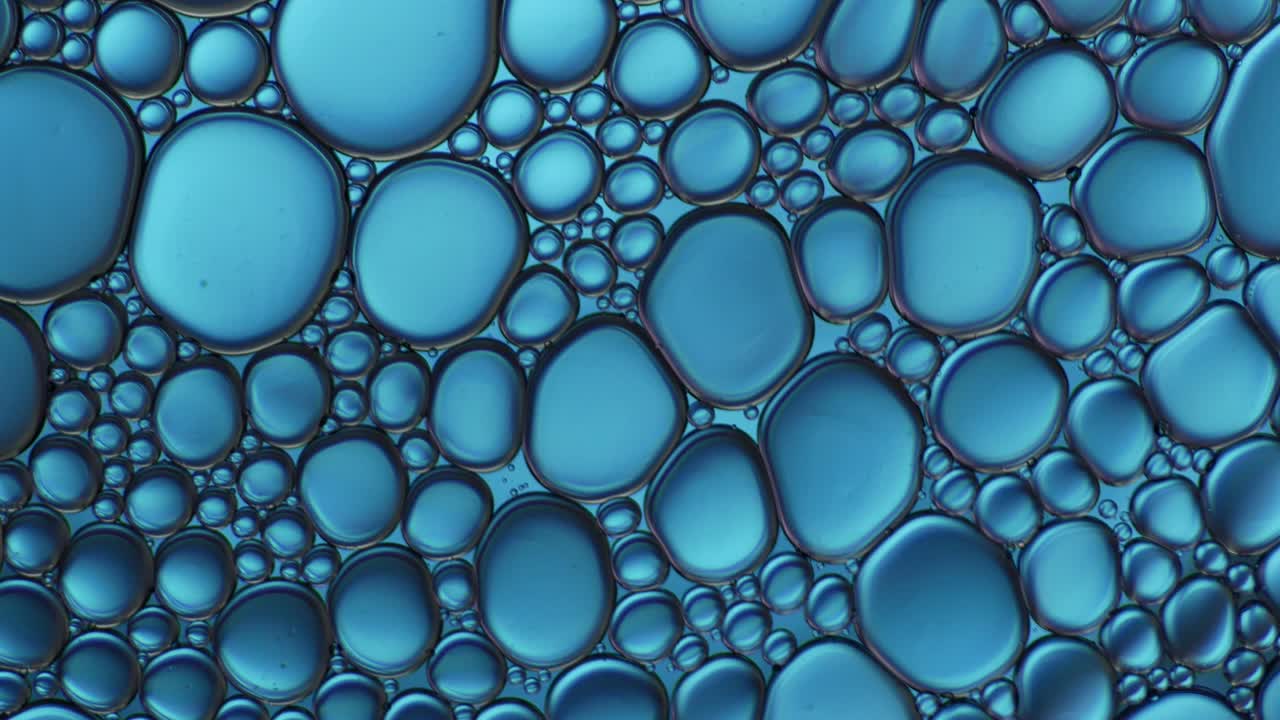 artístico colorido de gota de aceite flotando en el agua.