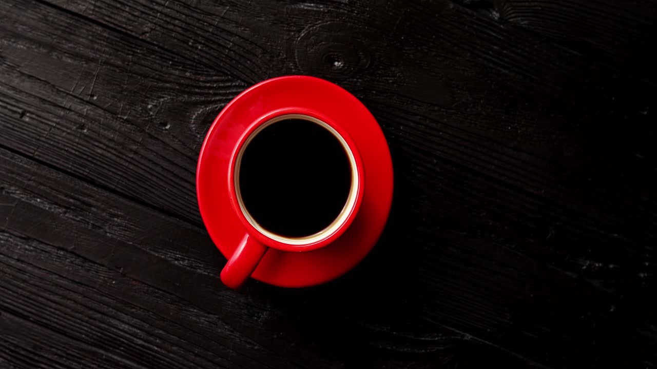 커피와 접시 컵