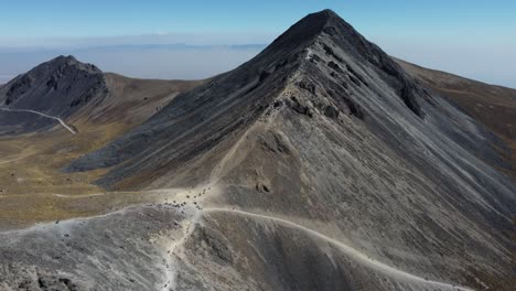 volando sobre la montaña, video cinemático del nevado de toluca, en la ciudad de toluca en méxico