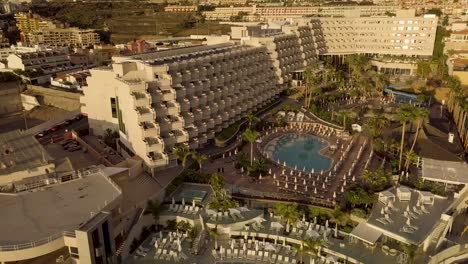 Luftaufnahmen-Des-Luxushotelresorts-Landmar-Playa-Arena-Auf-Teneriffa,-Kanarische-Inseln,-Spanien