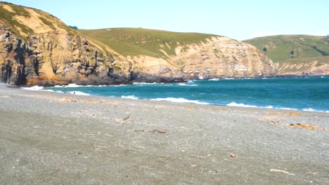 Hiperlapso-De-Acantilados-Al-Atardecer-Y-Mar