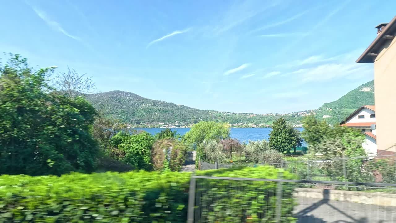 밀라노의 그림 같은 풍경과 시골 생활을 보여주는 열차 타기