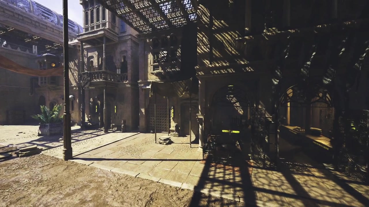 Piazza luminosa caratterizzata da ombre a strisce e terreno strutturato