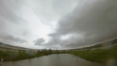 nubes en movimiento vueltas de tiempo cuando llueve
