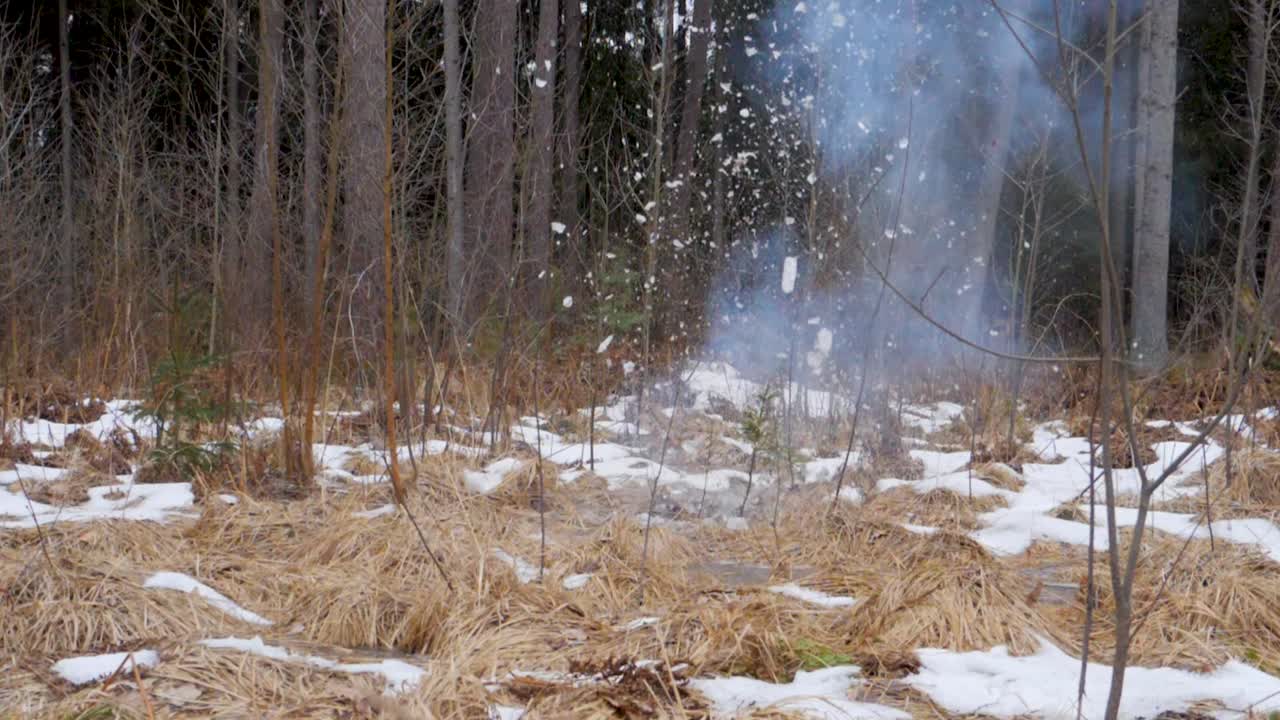 Slowmotion of exploding ice