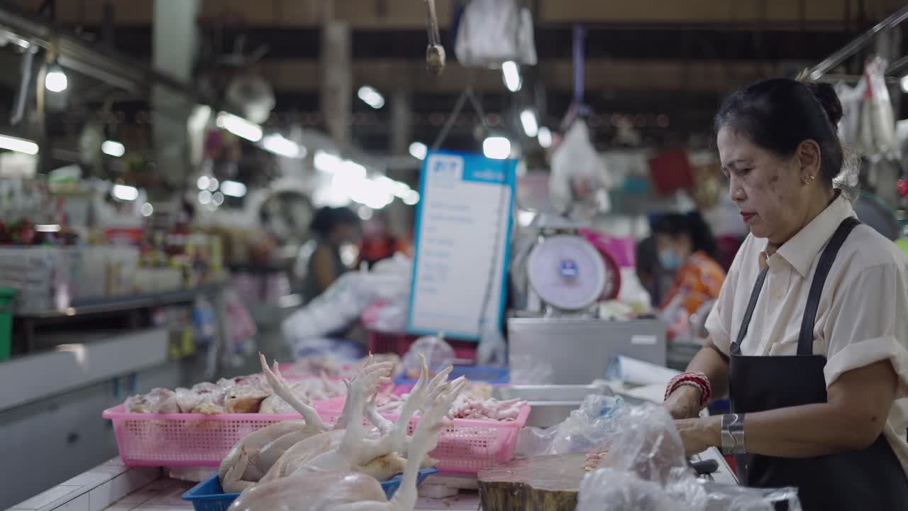 Woman preparing chickens in a market