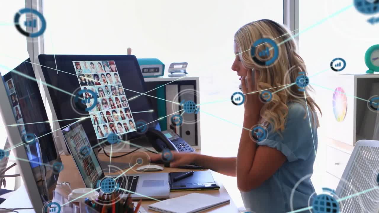 animación de una red de conexiones con iconos sobre mujeres caucásicas con teléfonos inteligentes y computadoras