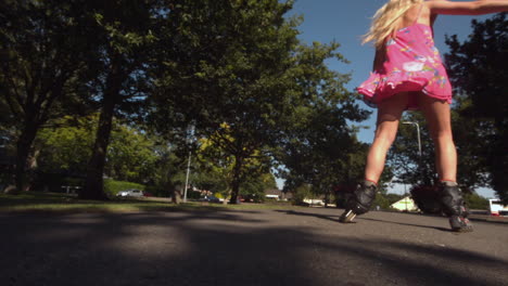 Toned-blonde-skating-in-park