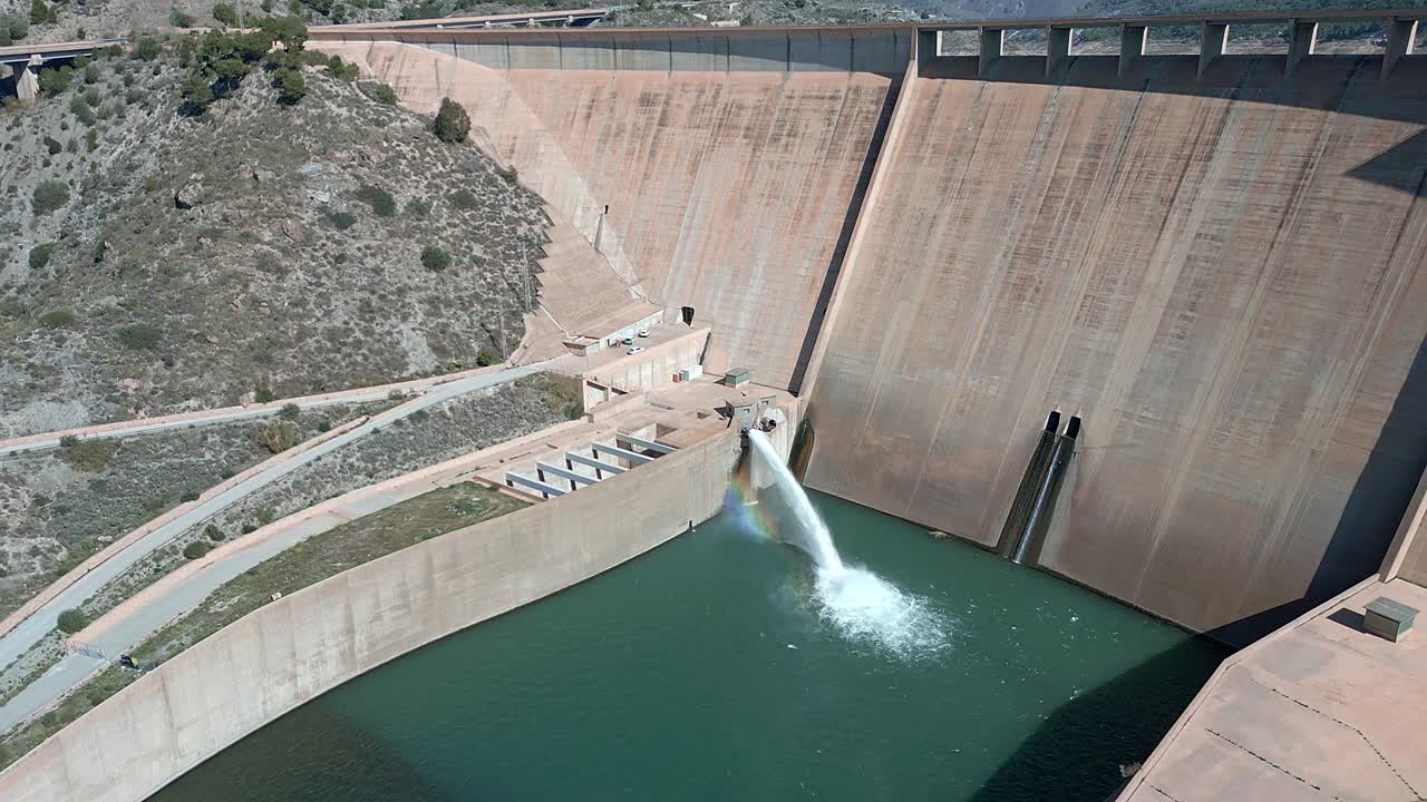 Dam and water reservoir