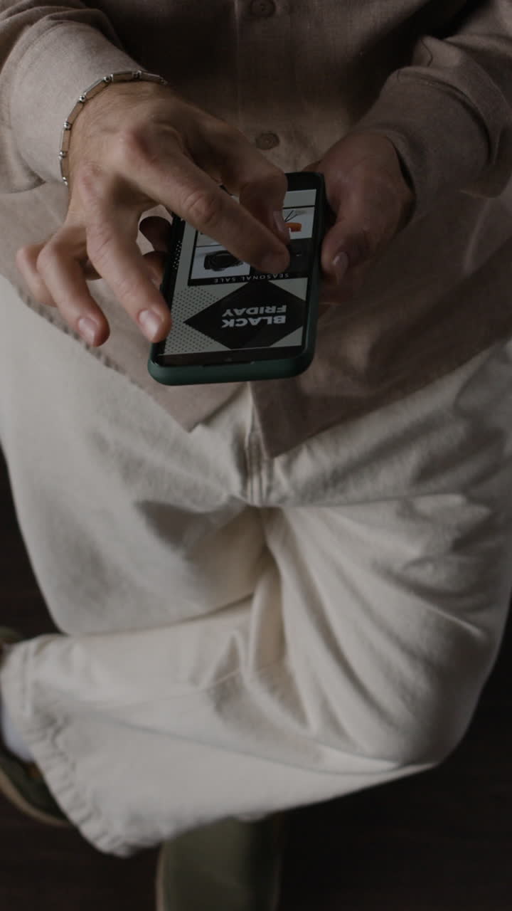 persona con un teléfono inteligente