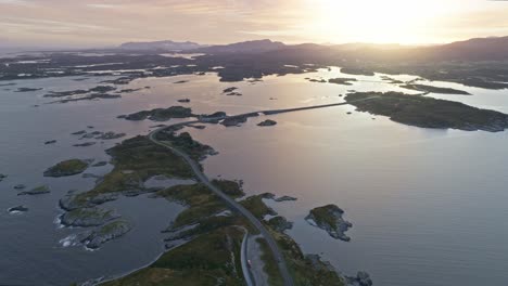 Die-Atlantikstraße-In-Norwegen,-Eine-Technische-Meisterleistung,-Deren-Vollendung-Viele-Jahre-In-Anspruch-Nahm